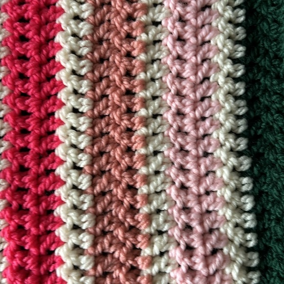 Handmade crochet blanket - Picture 3 of 4